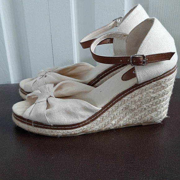 Shoes - Picture 2 of 8